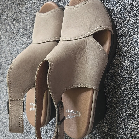 Dansko Women’s Vanda Leather Wedge Sandals In Taupe / Beige, Size 9/10, Like New - Picture 1 of 8